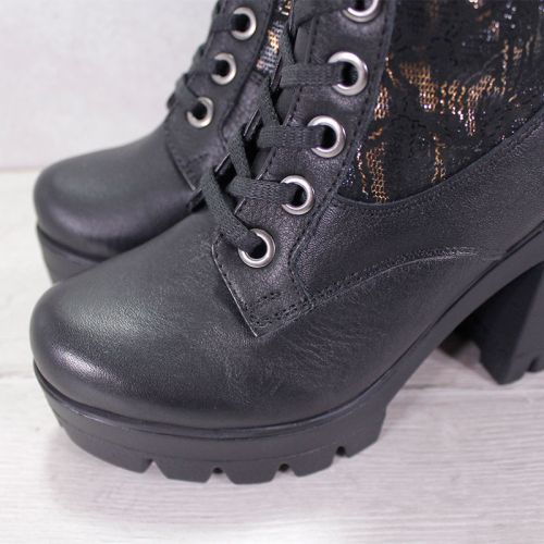 -Дамски високи кубинки от естествена кожа в черно със златисти елементи - Модел Glamour Heights