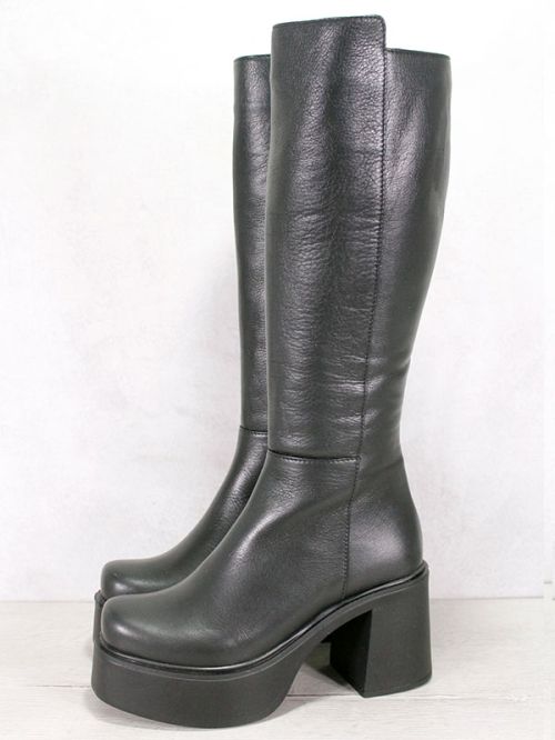 Дамски ботуши от естествена кожа в черно - модел 125587