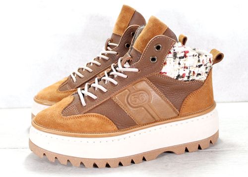 Високи дамски сникърси в кафява гама - модел 310812