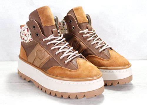 Високи дамски сникърси в кафява гама - модел 310812