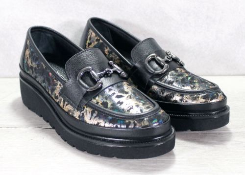 Дамски лоуфъри от естествена кожа в черно-златисто - Модел Марга.