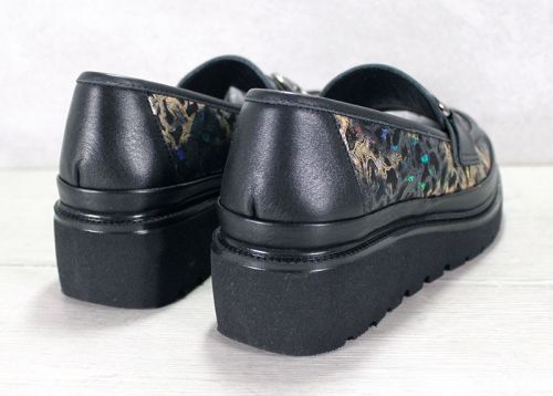 Дамски лоуфъри от естествена кожа в черно-златисто - Модел Марга.