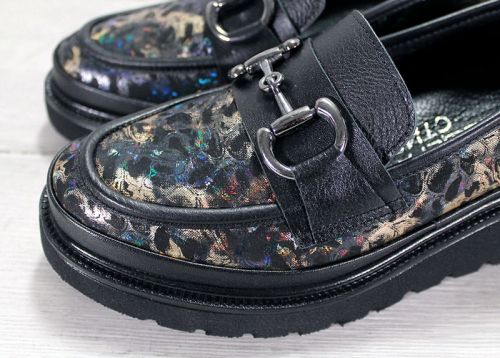 Дамски лоуфъри от естествена кожа в черно-златисто - Модел Марга.