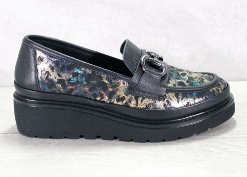 Дамски лоуфъри от естествена кожа в черно-златисто - Модел Марга.