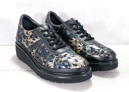 Дамски, ежедневни обувки от естествена кожа в черно-златисто - Модел Ангела.