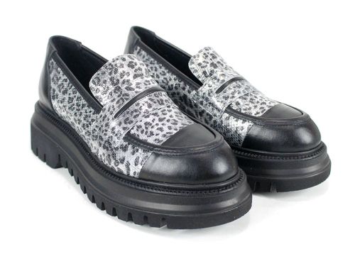 Luna Urbano - Супер модерни дамски лоуфъри с ефектен принт в сребристо