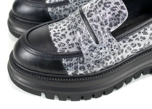 Luna Urbano - Супер модерни дамски лоуфъри с ефектен принт в сребристо