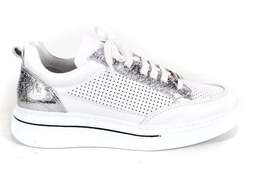 Дамски спортни обувки от естествена кожа в бяло и сребро - модел Зора.