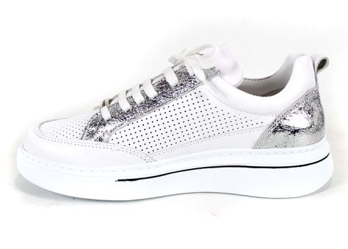 Дамски спортни обувки от естествена кожа в бяло и сребро - модел Зора.