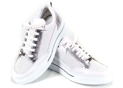 Дамски спортни обувки от естествена кожа в бяло и сребро - модел Зора.