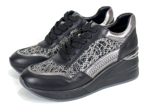Дамски сникърси от естествена кожа в черно и платинено с перфорация - модел Ebony Trail