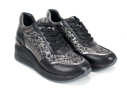 Дамски сникърси от естествена кожа в черно и платинено с перфорация - модел Ebony Trail