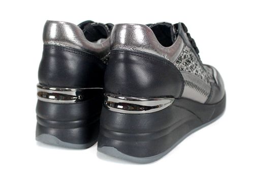 Дамски сникърси от естествена кожа в черно и платинено с перфорация - модел Ebony Trail