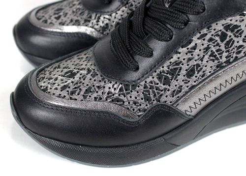 Дамски сникърси от естествена кожа в черно и платинено с перфорация - модел Ebony Trail