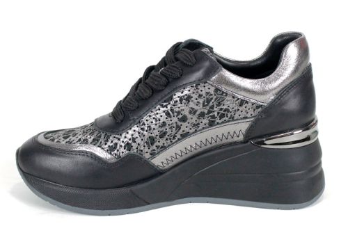 Дамски сникърси от естествена кожа в черно и платинено с перфорация - модел Ebony Trail