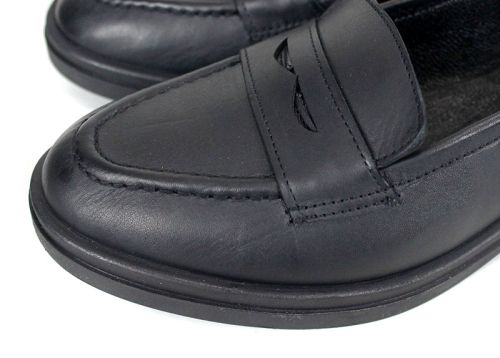 Дамски ниски лоуфъри от черна естествена кожа – класически модел с комфортно ходило - модел Grace