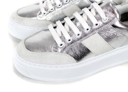 Дамски спортни обувки от естествена кожа в сребристо – модел Aurora