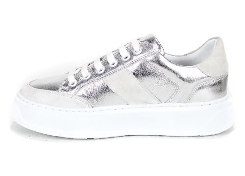 Дамски спортни обувки от естествена кожа в сребристо – модел Aurora