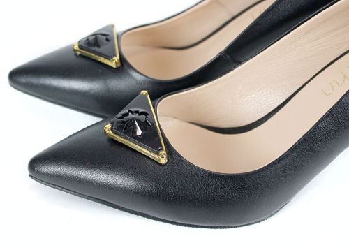 Дамски официални обувки от черна естествена кожа – елегантност с ефектна брошка | Модел Eleganza