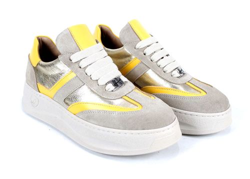 Дамски сникърси от бежов велур, златиста и жълта кожа с равно ходило - модел Golden Ray