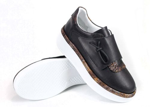 Дамски сникърси от естествена кожа в черно с велкро лента и змийски принт - модел Mystique