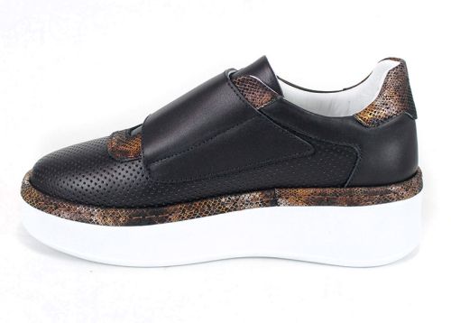 Дамски сникърси от естествена кожа в черно с велкро лента и змийски принт - модел Mystique