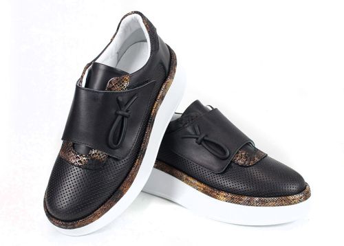 Дамски сникърси от естествена кожа в черно с велкро лента и змийски принт - модел Mystique