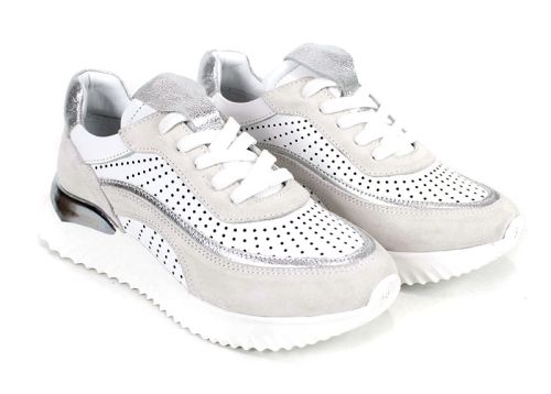 Дамски сникърси от естествена кожа с перфорация и метален акцент в бяло - модел Velvet Step