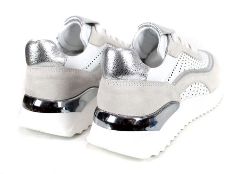 Дамски сникърси от естествена кожа с перфорация и метален акцент в бяло - модел Velvet Step