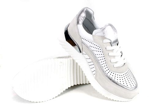 Дамски сникърси от естествена кожа с перфорация и метален акцент в бяло - модел Velvet Step