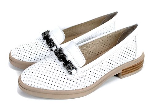 Дамски ежедневни летни обувки от бяла естествена кожа с перфорация - модел Flora Light 
