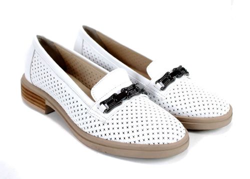 Дамски ежедневни летни обувки от бяла естествена кожа с перфорация - модел Flora Light 