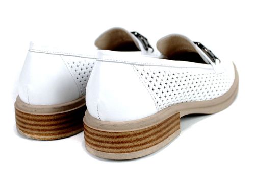 Дамски ежедневни летни обувки от бяла естествена кожа с перфорация - модел Flora Light 