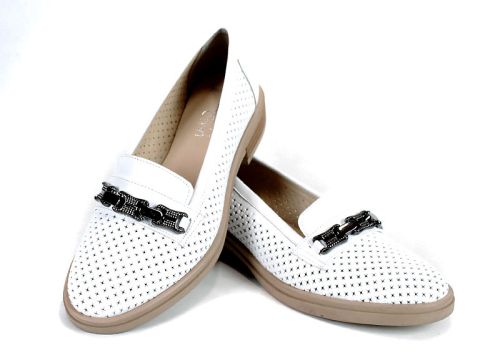 Дамски ежедневни летни обувки от бяла естествена кожа с перфорация - модел Flora Light 