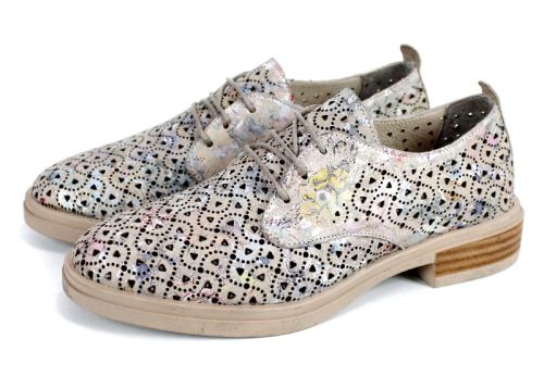 Дамски летни обувки от естествена кожа с перфорация в цвят визон с флорален принт – модел Bella Chic