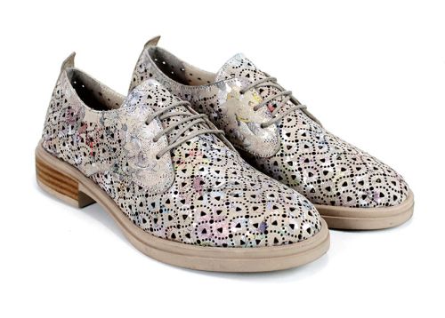 Дамски летни обувки от естествена кожа с перфорация в цвят визон с флорален принт – модел Bella Chic