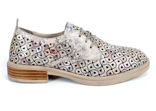 Дамски летни обувки от естествена кожа с перфорация в цвят визон с флорален принт – модел Bella Chic