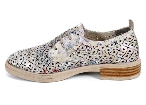 Дамски летни обувки от естествена кожа с перфорация в цвят визон с флорален принт – модел Bella Chic