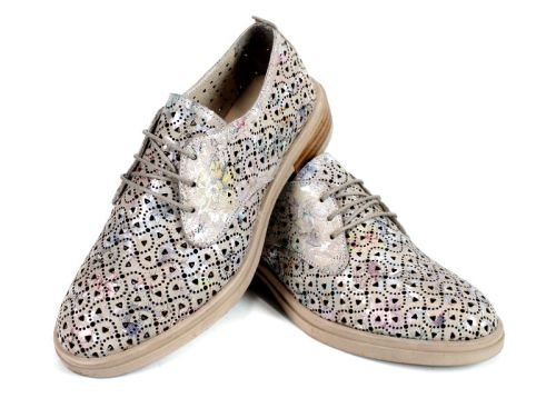 Дамски летни обувки от естествена кожа с перфорация в цвят визон с флорален принт – модел Bella Chic