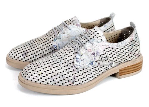 Дамски летни обувки от сива естествена кожа с флорален принт – модел Bella Chic