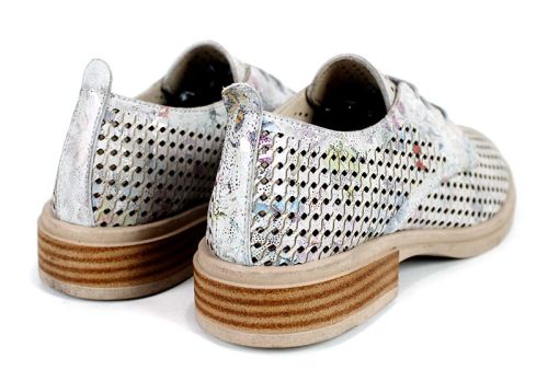 Дамски летни обувки от сива естествена кожа с флорален принт – модел Bella Chic