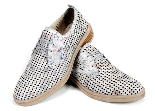 Дамски летни обувки от сива естествена кожа с флорален принт – модел Bella Chic