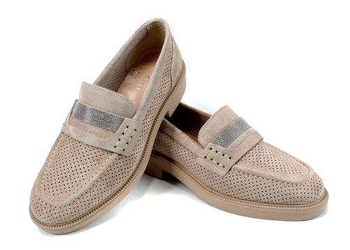 Дамски мокасини от естествен велур със ситна перфорация в цвят канела – модел Timeless Grace