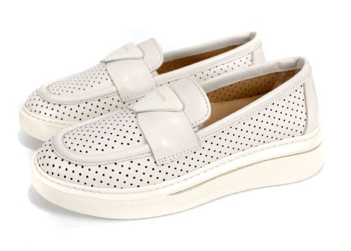 Дамски пролетно-летни обувки от естествена кожа с перфорация в бежово – модел Stella Luxe