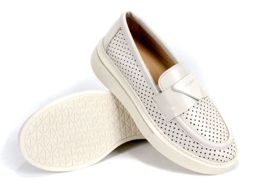 Дамски пролетно-летни обувки от естествена кожа с перфорация в бежово – модел Stella Luxe