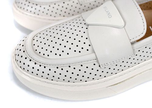 Дамски пролетно-летни обувки от естествена кожа с перфорация в бежово – модел Stella Luxe