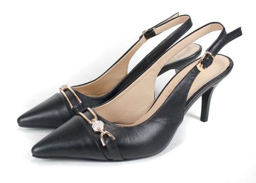 Дамски официални обувки от естествена кожа с отворена пета и златиста брошка