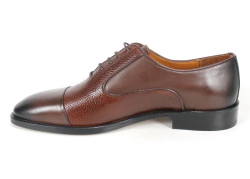 Мъжки елегантни обувки от кафява естествена кожа с гладка и шагренена текстура