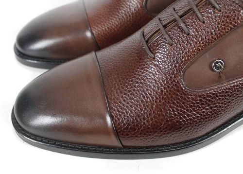 Мъжки елегантни обувки от кафява естествена кожа с гладка и шагренена текстура