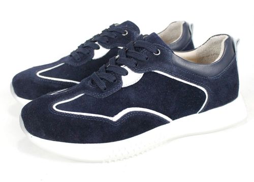 мъжки сникърси от тъмносин велур с бели акценти и спортно ходило